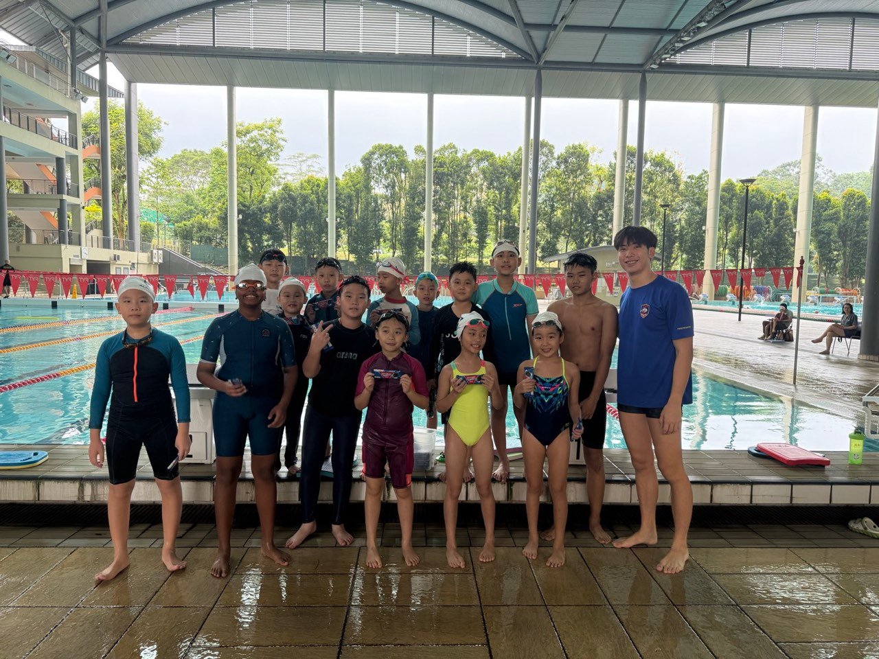 02H Swim School coach teaching a child to swim at a learn to swim lesson in Singapore